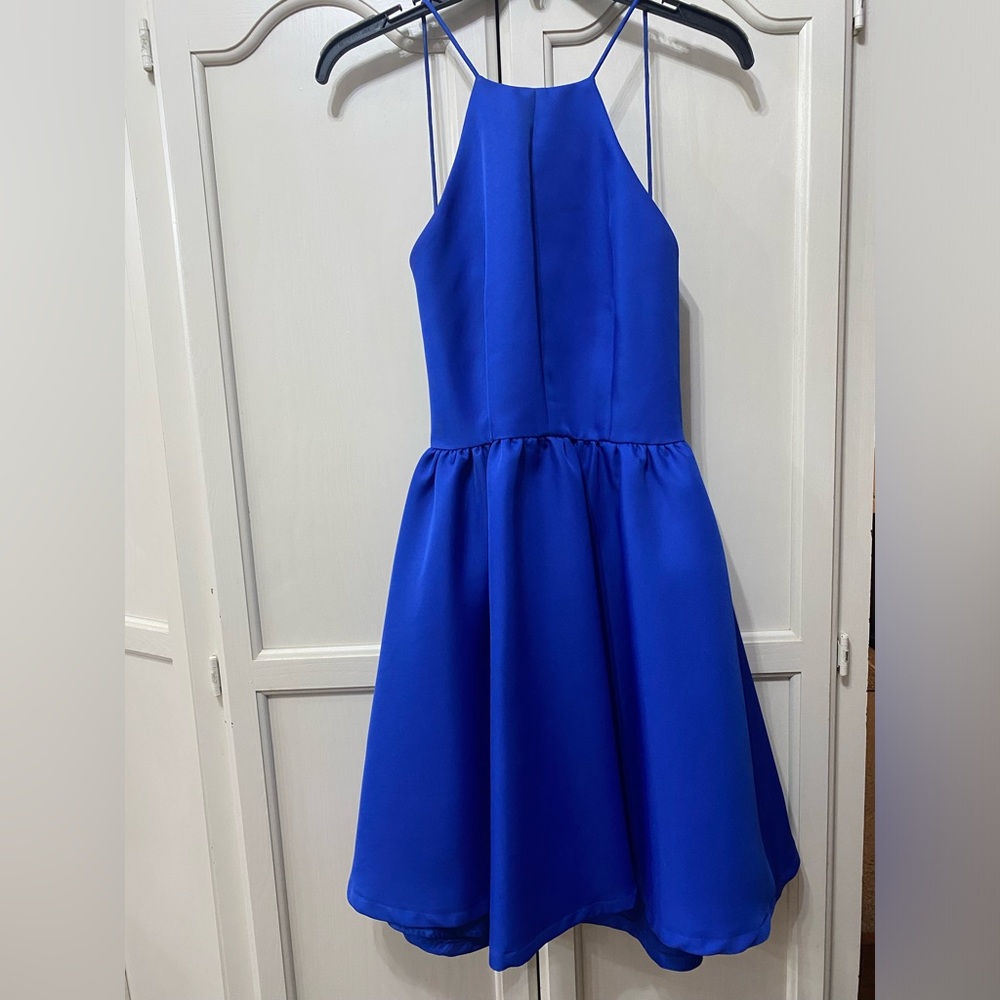 Backless dress
